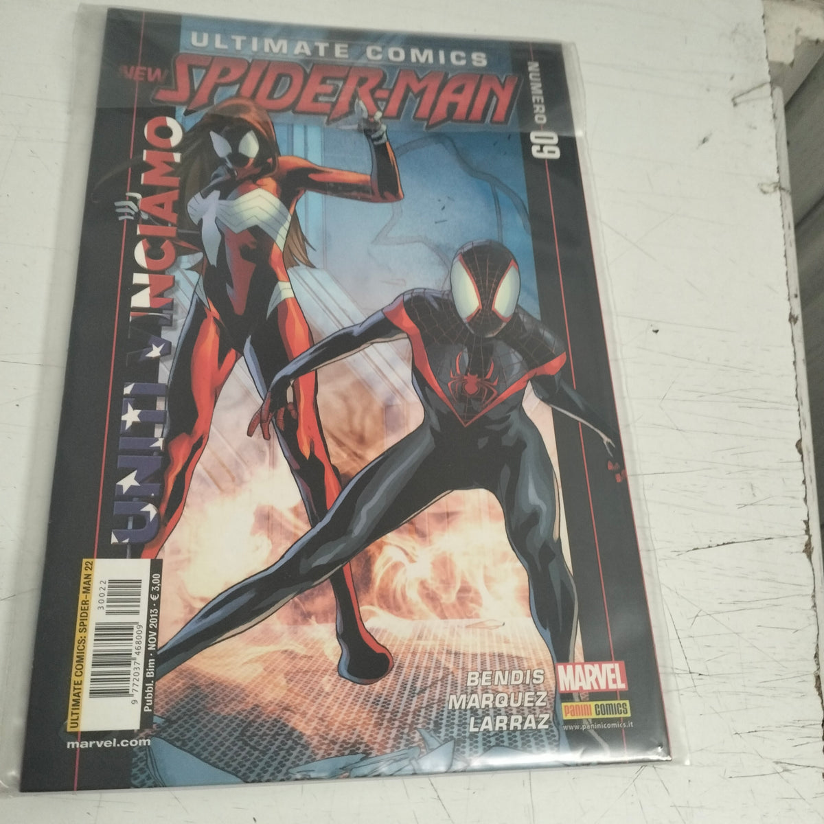 ULTIMATE COMICS NEW SPIDER - MAN 22 ( 9 )  - BENDIS LARRAZ MARQUEZ PICHELLI - PANINI COMICS-2014