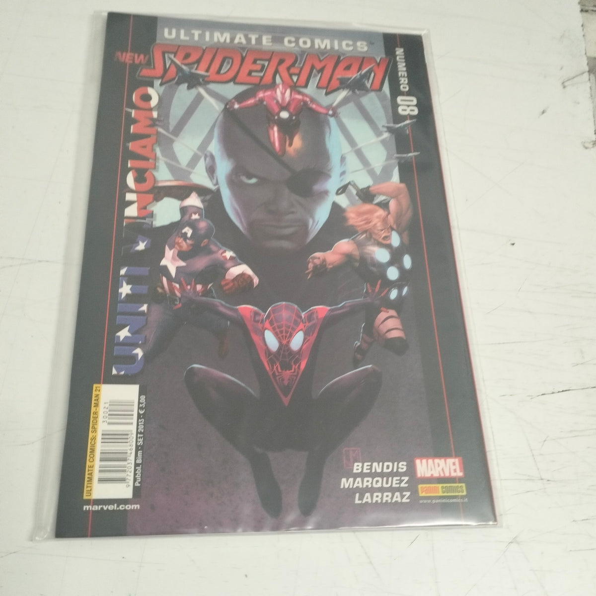 ULTIMATE COMICS NEW SPIDER - MAN 21 ( 8 )  - BENDIS LARRAZ MARQUEZ PICHELLI - PANINI COMICS-2013
