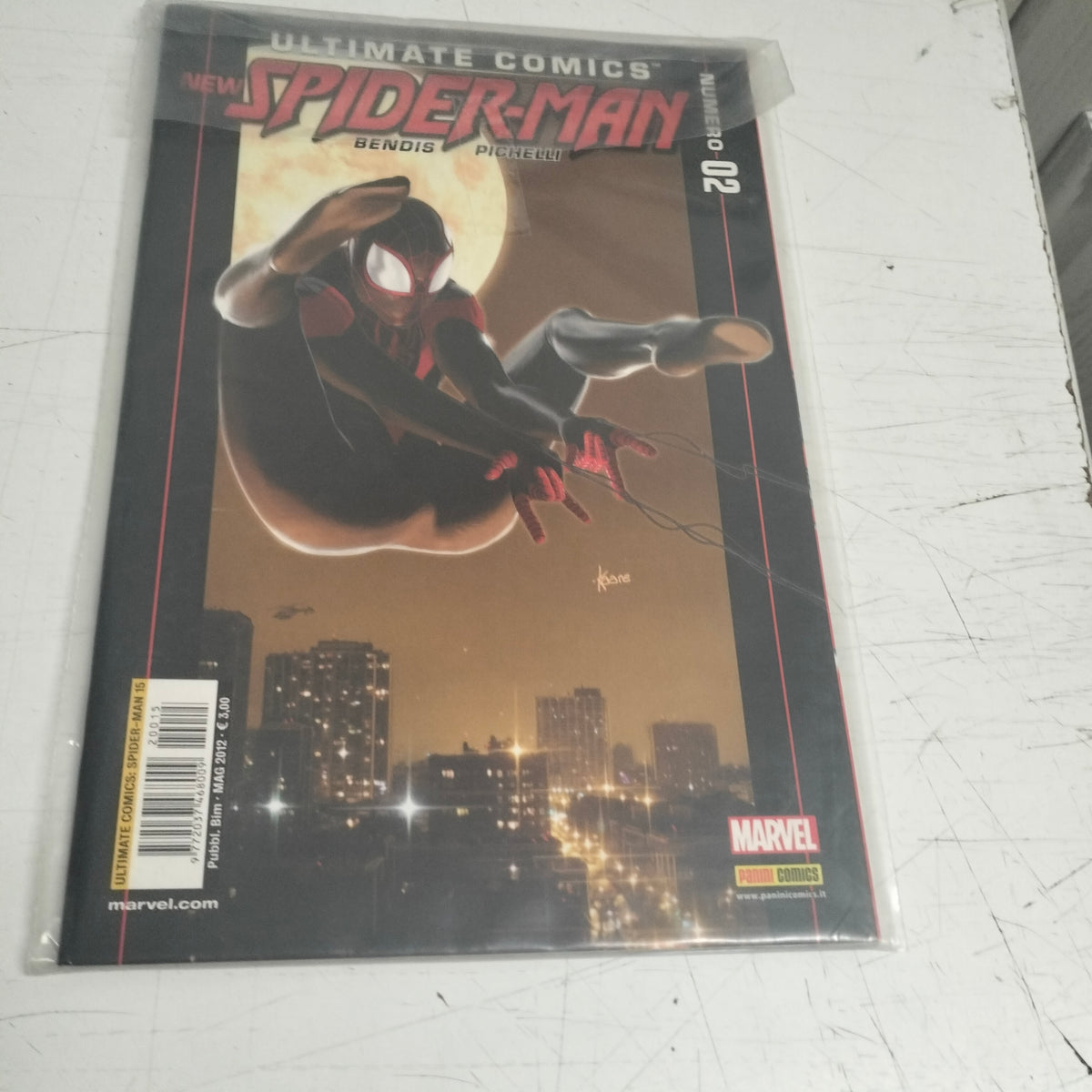 ULTIMATE COMICS NEW SPIDER - MAN 15  ( 2 ) - BENDIS  MARQUEZ- PANINI COMICS-2012